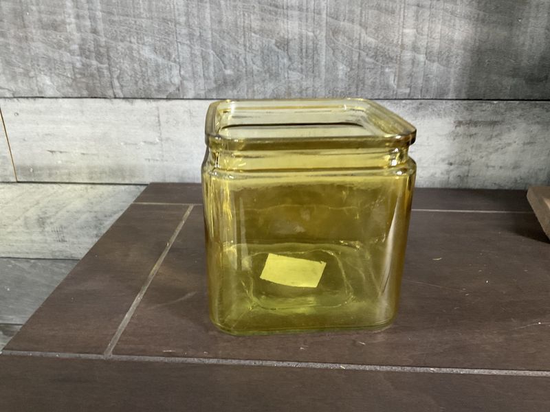 Vase Yellow