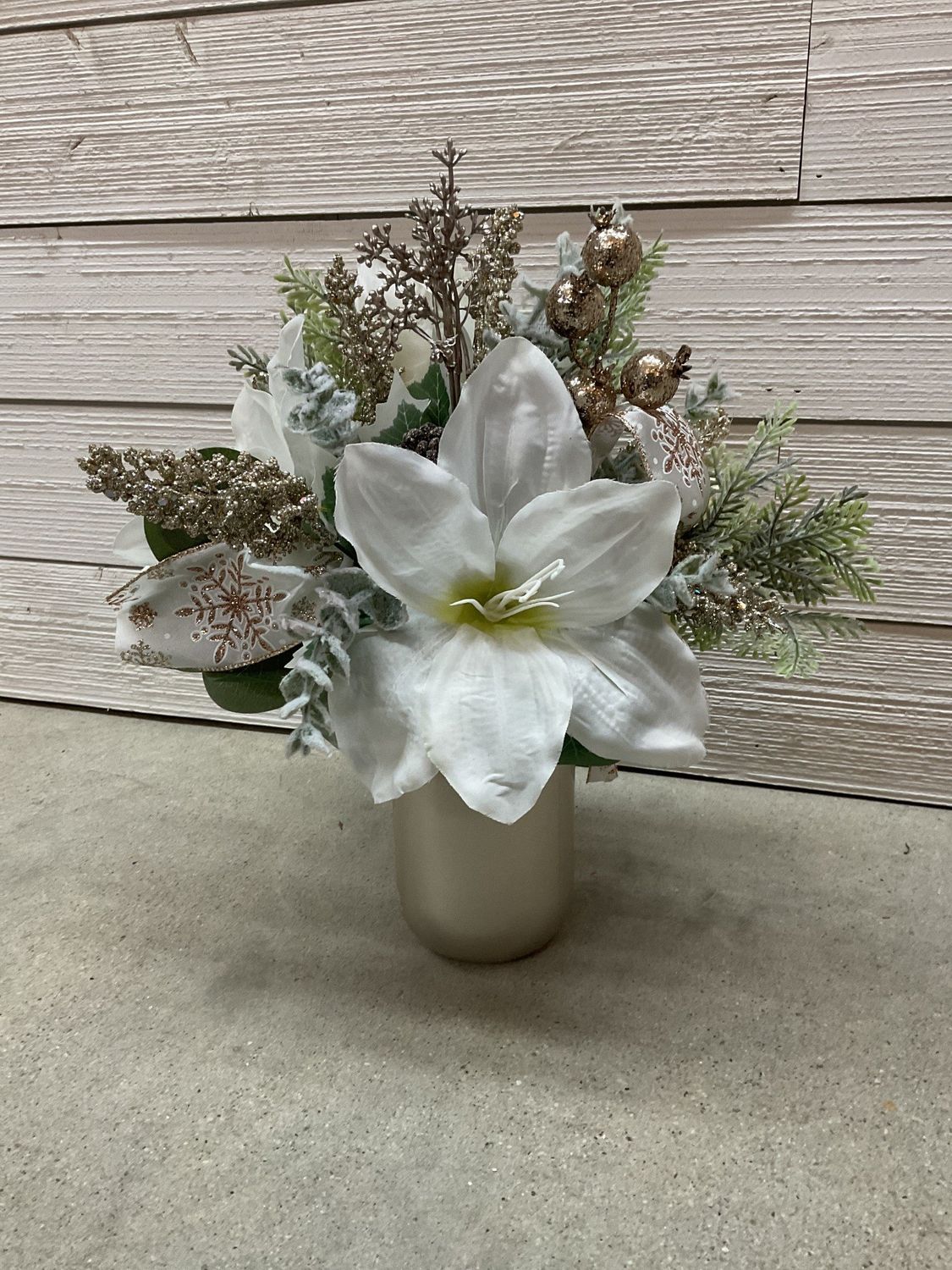 Centerpiece Gold Mason Jar with White Flowers