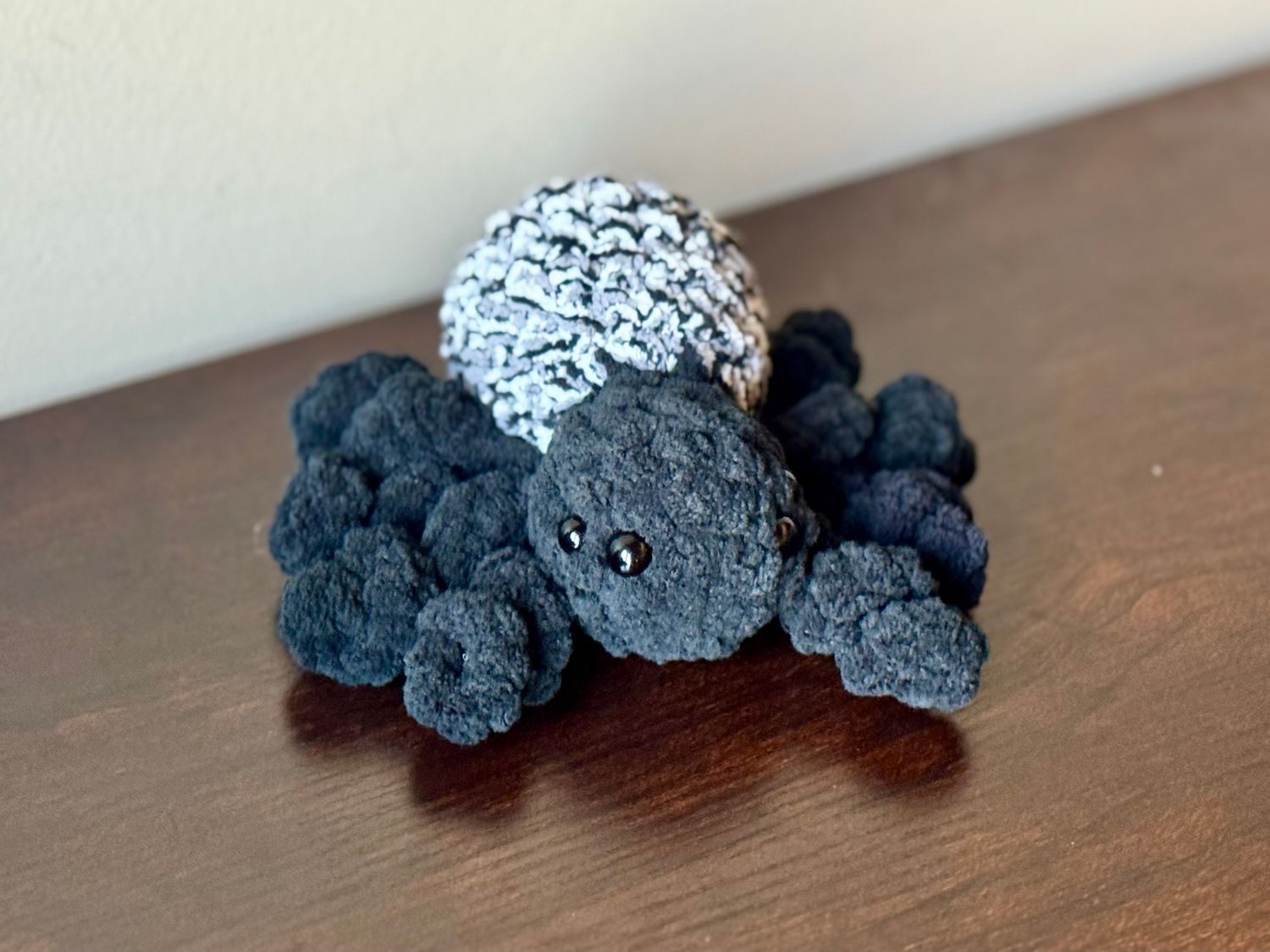 Plushy Spider - Small - Black/White