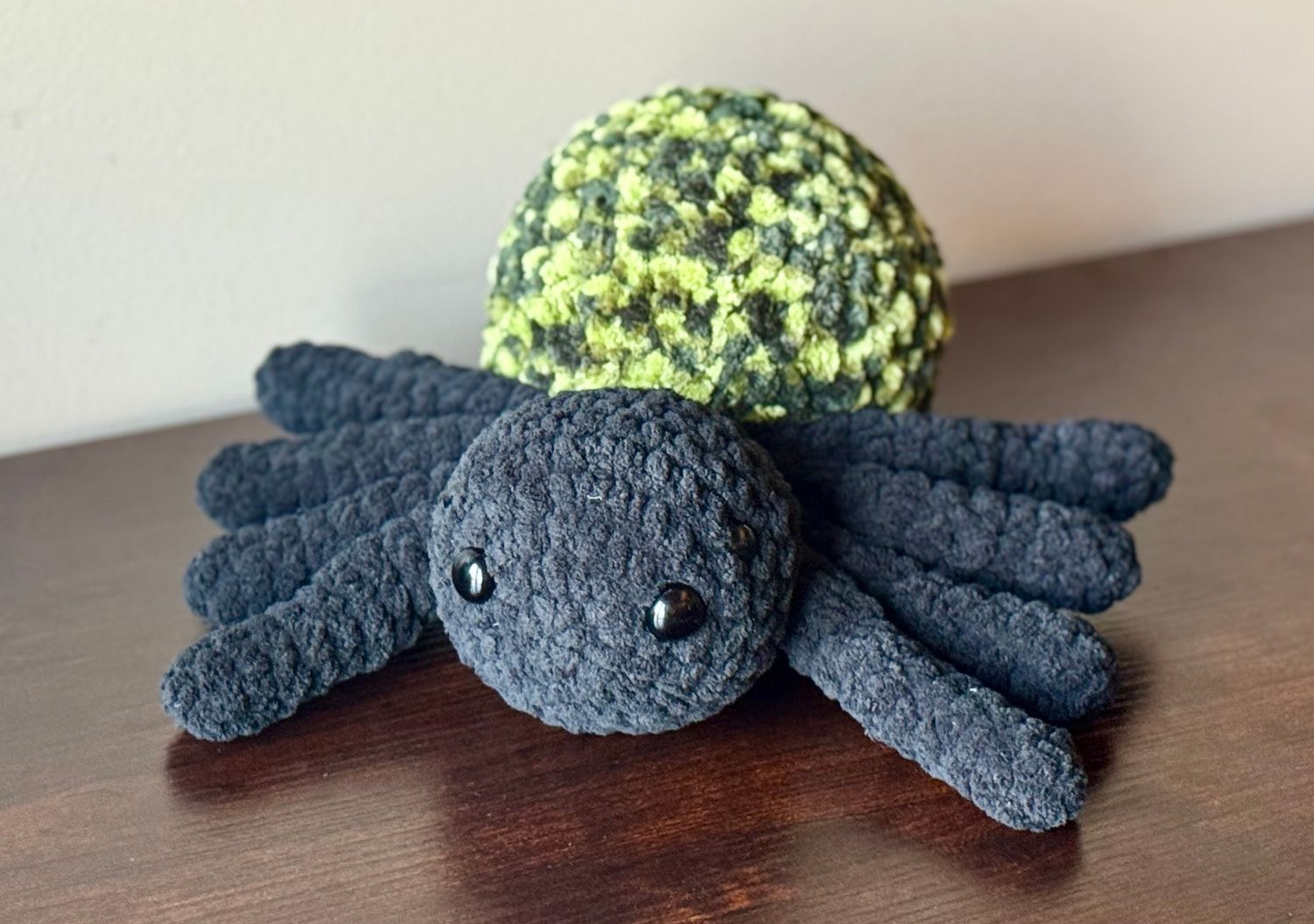 Plushy Spider - Black/Green