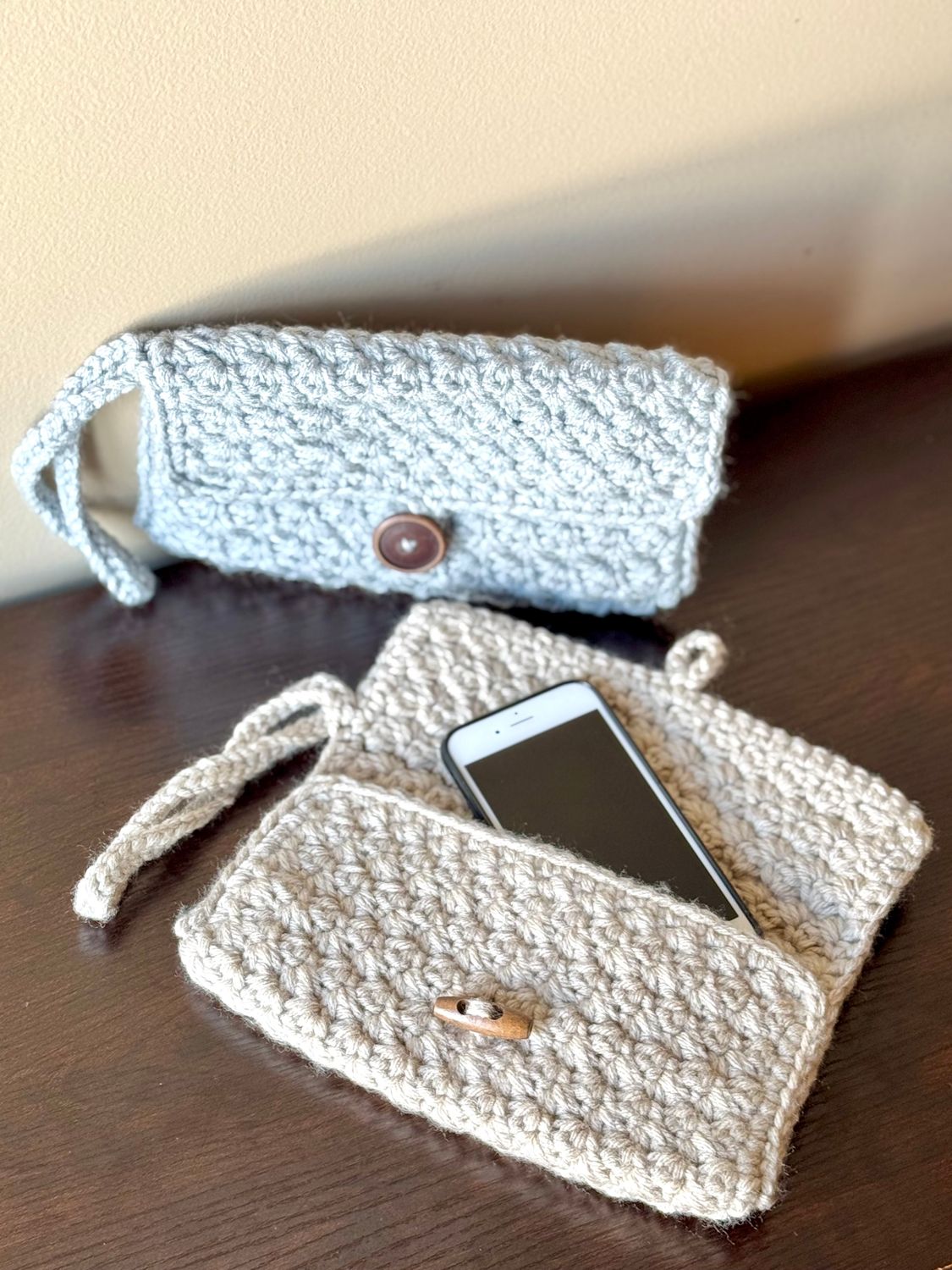 SC Wristlet, Color: Cream, Size: Reg