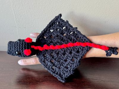 SC Dragon - Finger Puppet - Black/Red