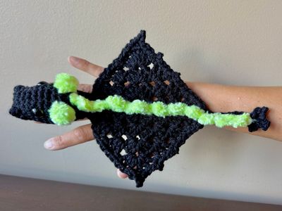 SC Dragon - Finger Puppet - GLOW Green