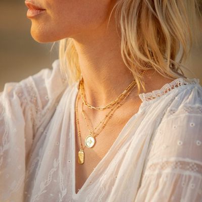 NECKLACES &amp; CHOKERS