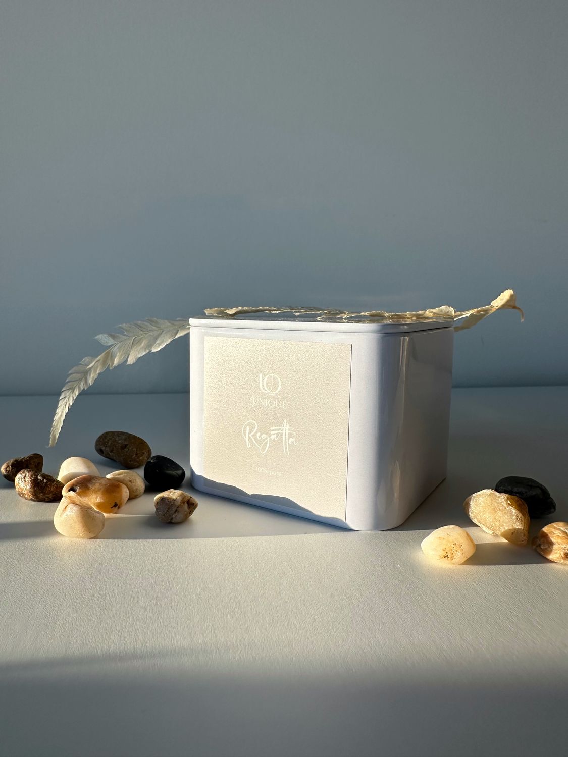 Soy candle in a white metal tin with lid. Fragrance &quot;Regatta&quot;