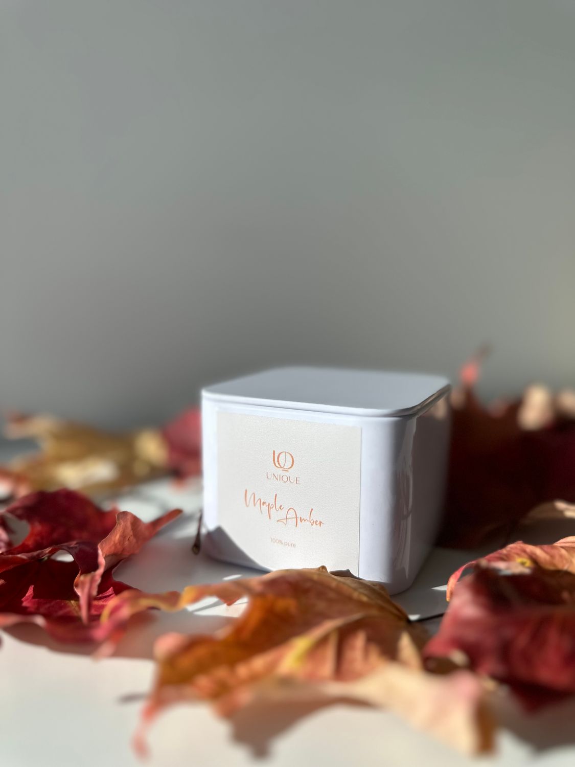 Soy candle in a white metal tin with lid. Fragrance &quot;Maple Amber&quot;