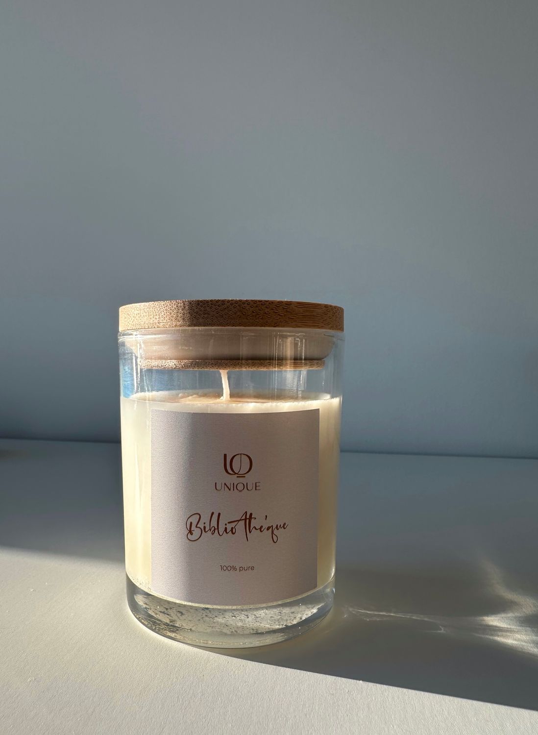Soy candle in a glass jar with bamboo lid. Fragrance &quot;Bibliotheque&quot;