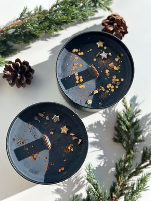 Soy candle in a black metal tin with lid. Fragrance "Midnight sky"