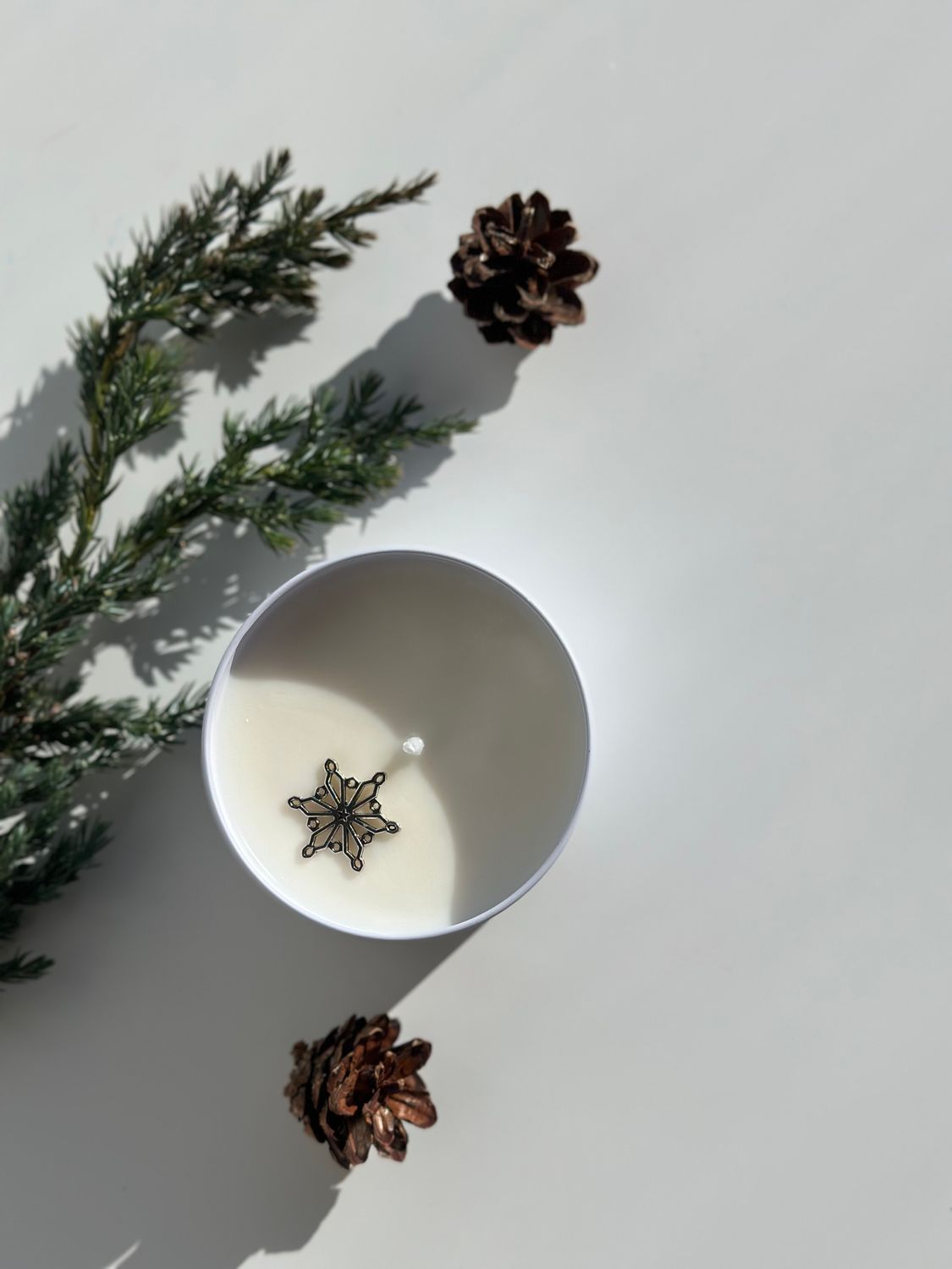 Soy candle in a white metal tin with lid. Fragrance &quot;Frost-kissed window&quot;