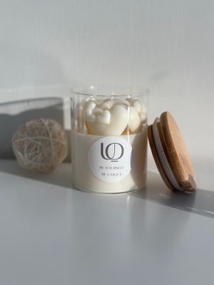 Soy candle in a glass jar with bamboo lid. Fragrance &quot;Falling in love&quot;