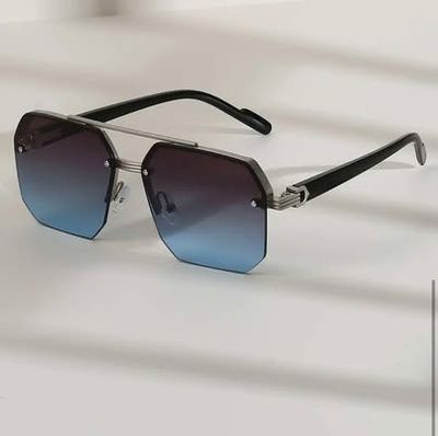 Man&#39;s Cobra Glasses