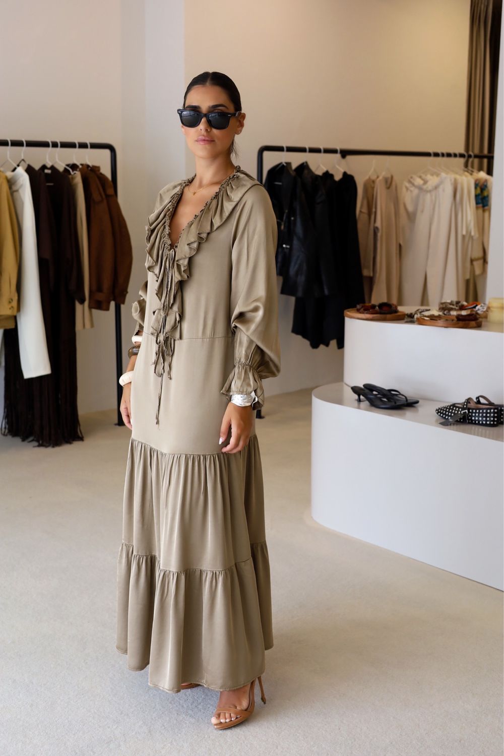 VESTIDO ACETINADO COM FOLHO