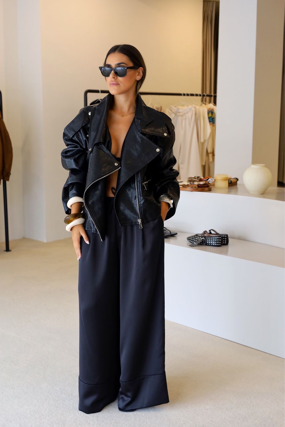 CALÇA PRETA ACETINADA