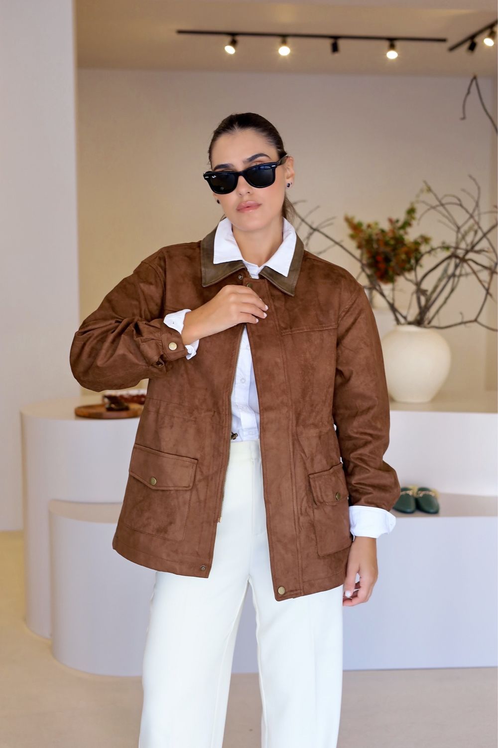 CASACO EFEITO CAMURÇA COM GOLA EM CONTRASTE