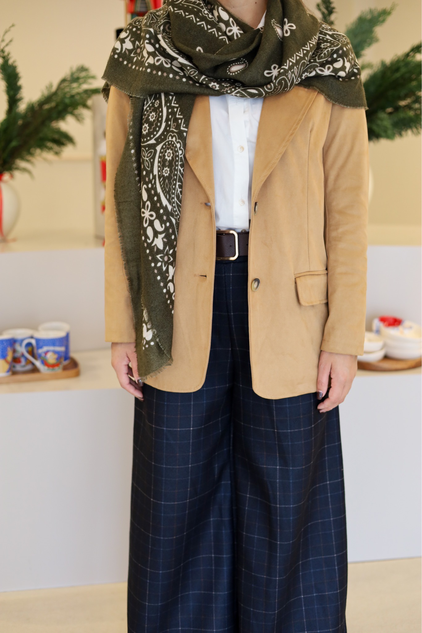 CALÇA AZUL COM PADRÃO