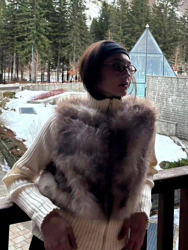 CASACO DE MALHA COM PELO SINTÉTICO CASACO DE MALHA COM PELO SINTÉTICO