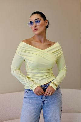 CAMISOLA COM DECOTE ASSIMÉTRICO