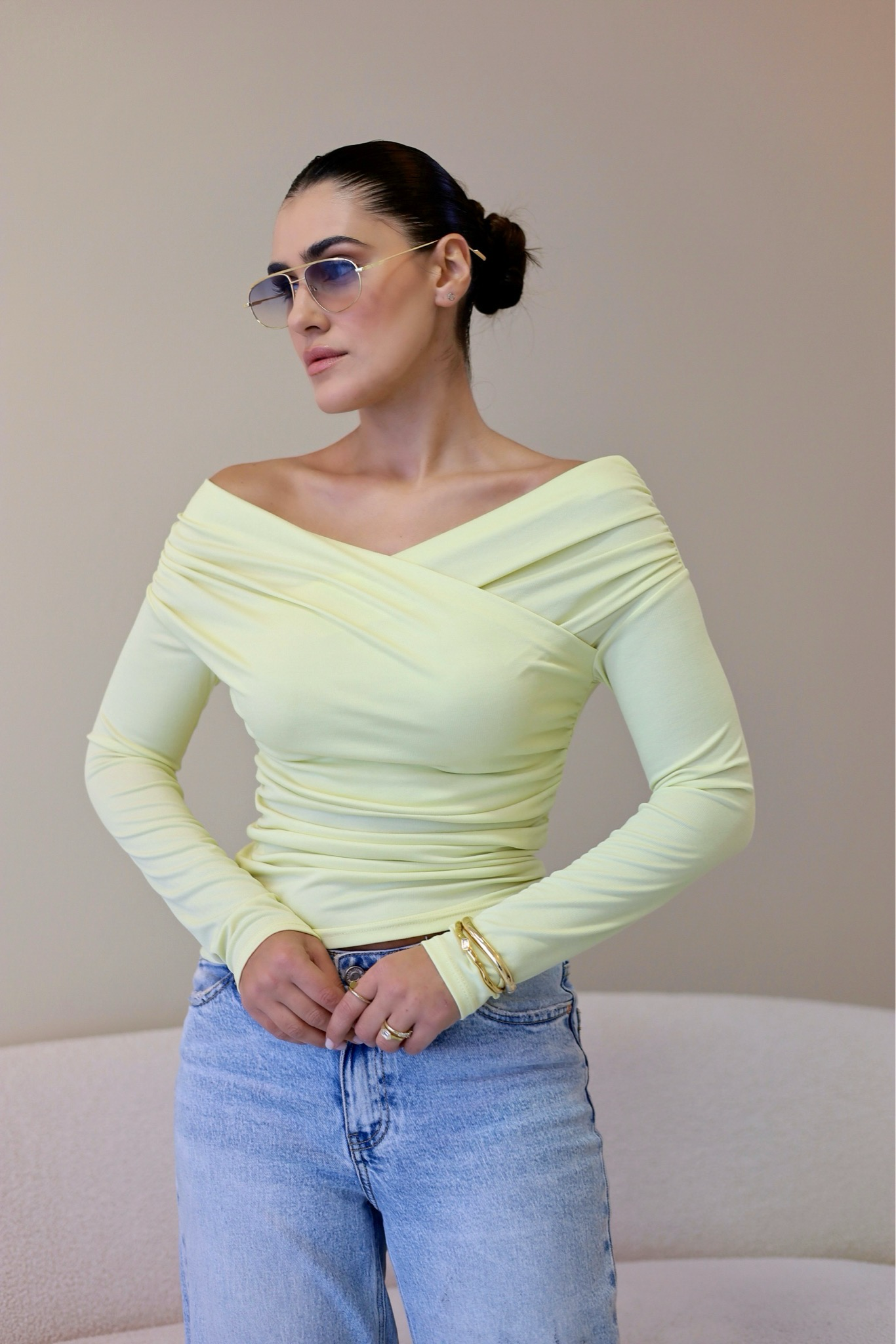 CAMISOLA COM DECOTE ASSIMÉTRICO