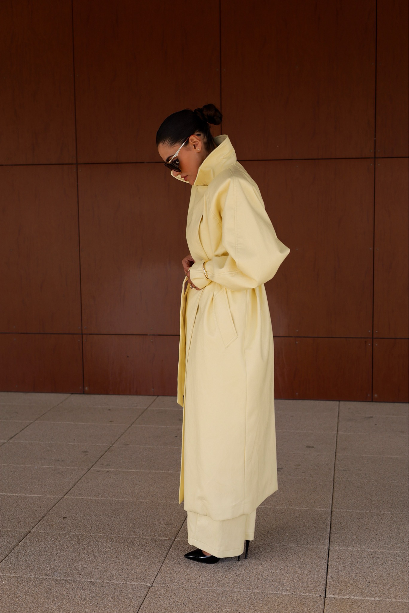 TRENCH COMPRIDO COM OMBREIRAS LUMINA