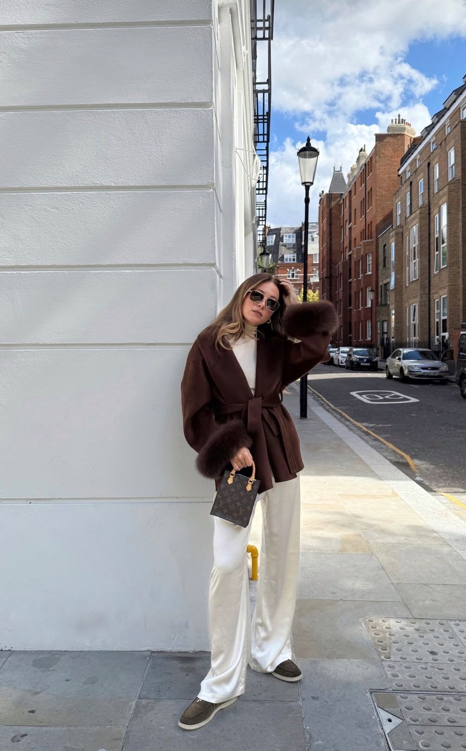 CASACO CASTANHO COM PELO