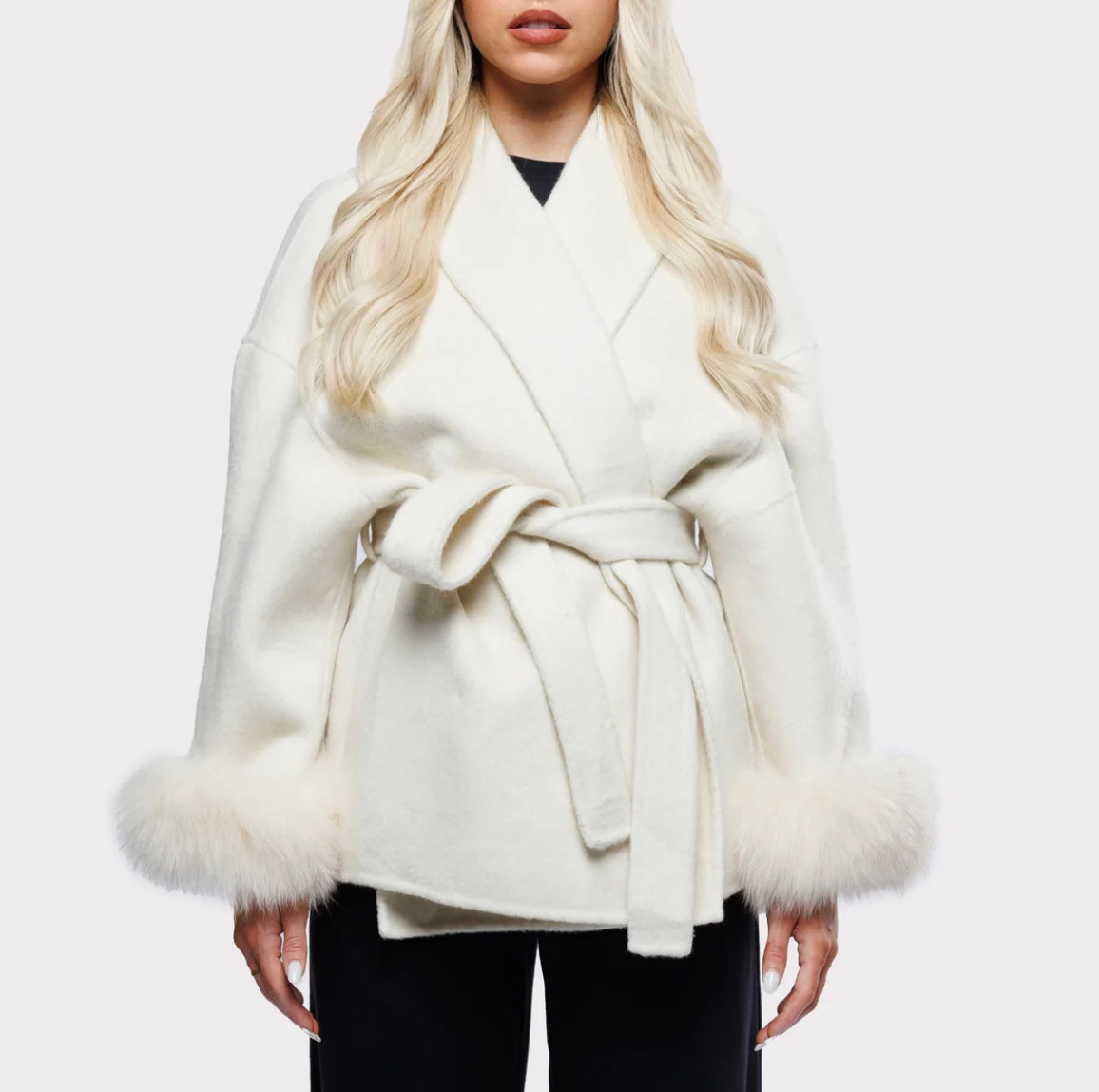 CASACO PÉROLA COM MANGA EM PELO