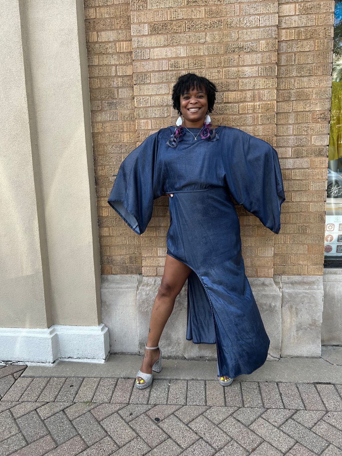 Black Out, Thigh Out