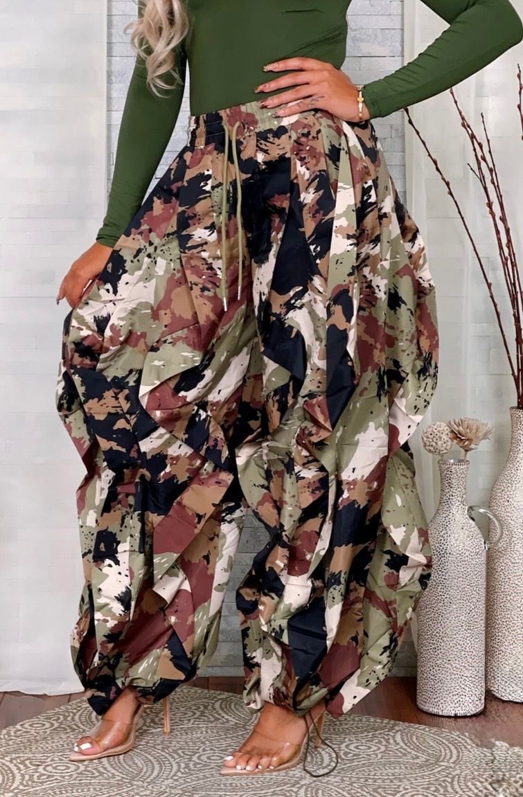 Dramatic Ruffle Joggers - Camo Mix