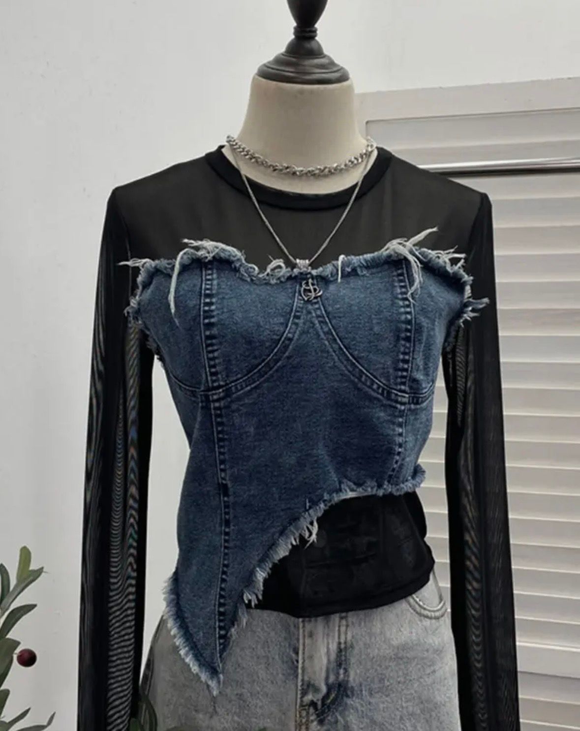 Distressed Layered Mesh Top