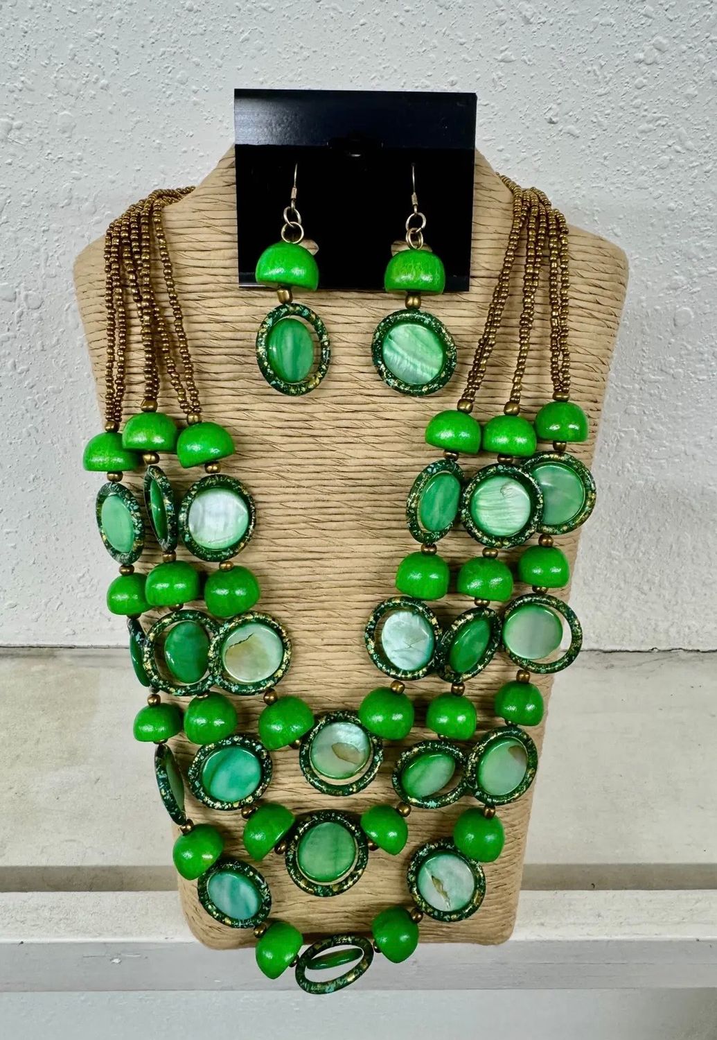 Vibrant Oval Disc Necklace Set