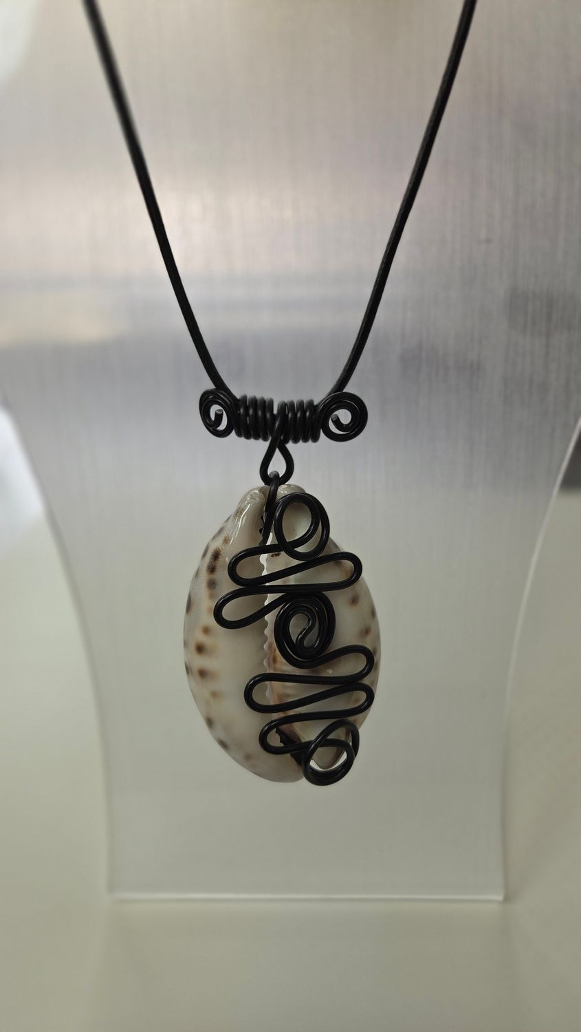 Spotted Cowrie Wire Necklace