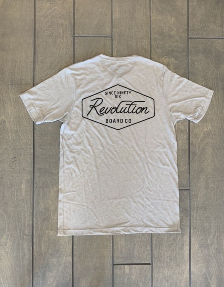 SC  SCRIPT S/S TEE MENS