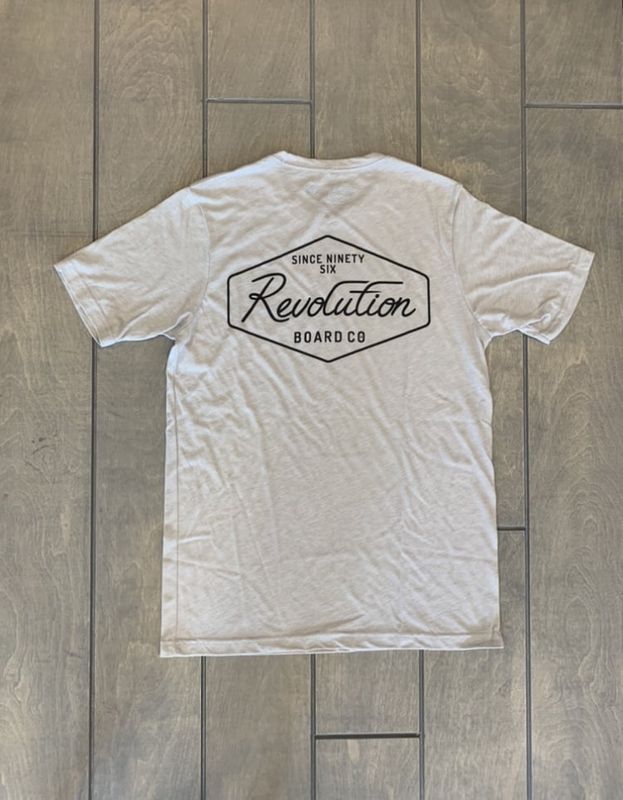 SC  SCRIPT S/S TEE MENS