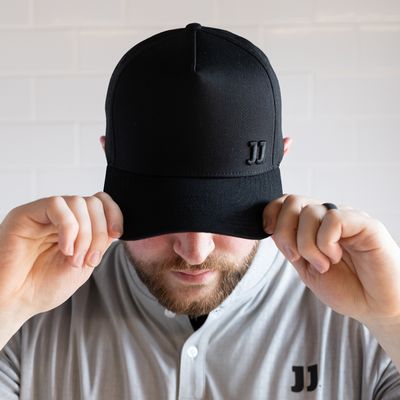 BLACK/RED HAT