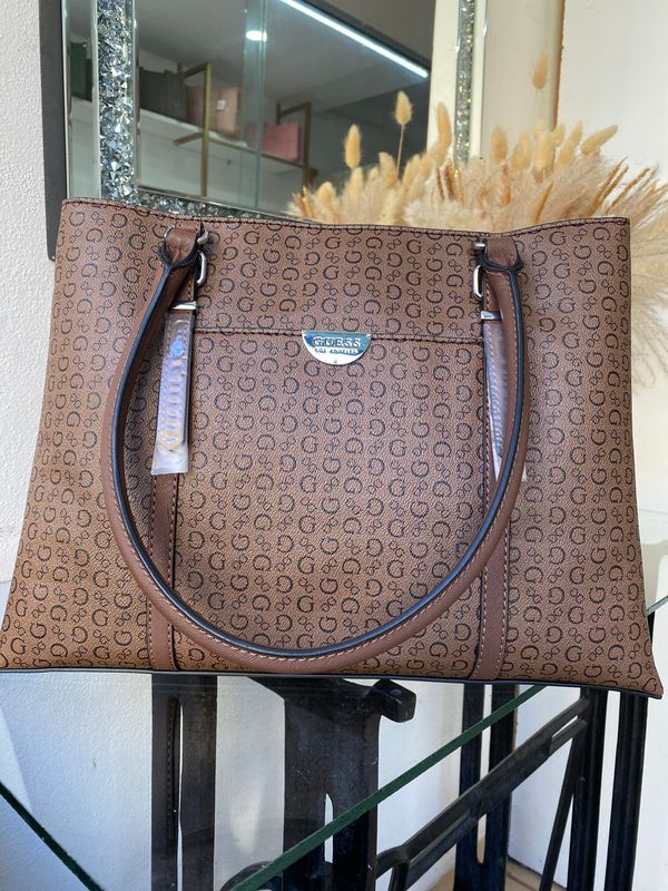 Tote Guess