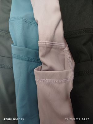 Short de licra con bolsillos en los costados