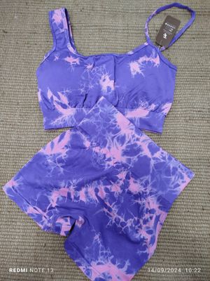 Conjunto batik con short levanta cola y top de bretel cruzado