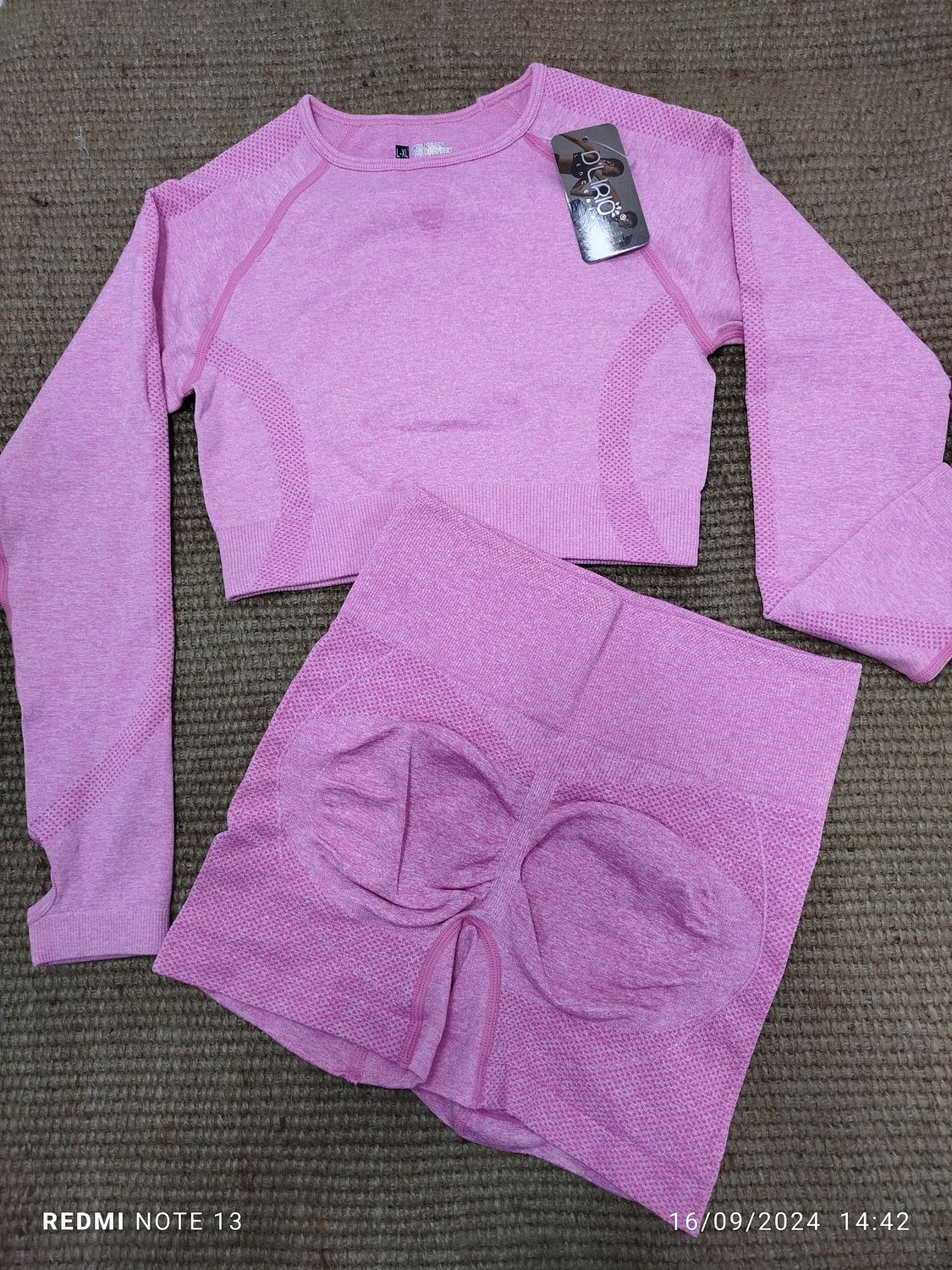 Conjunto deportivo de manga larga y short