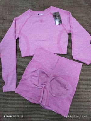 Conjunto deportivo de manga larga y short