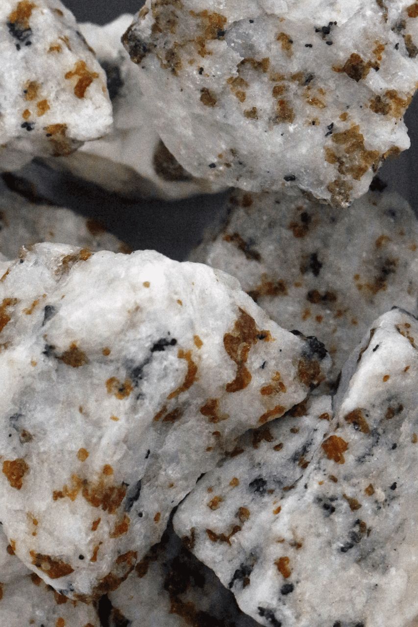 Spinel in Matrix Raw
