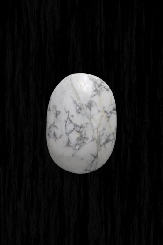 Howlite Palm Stone HWLP01