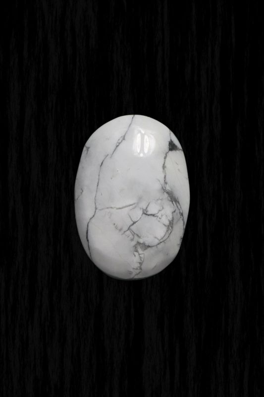 Howlite Palm Stone HWLP02