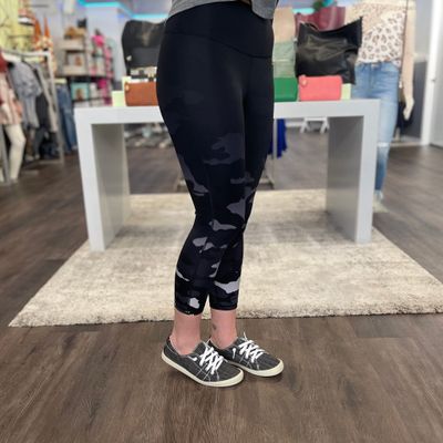 Camo High-Waisted Capri Leggings
