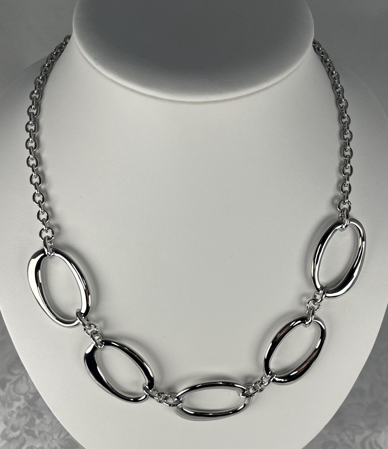 Silver Necklace with Thick Oval Links