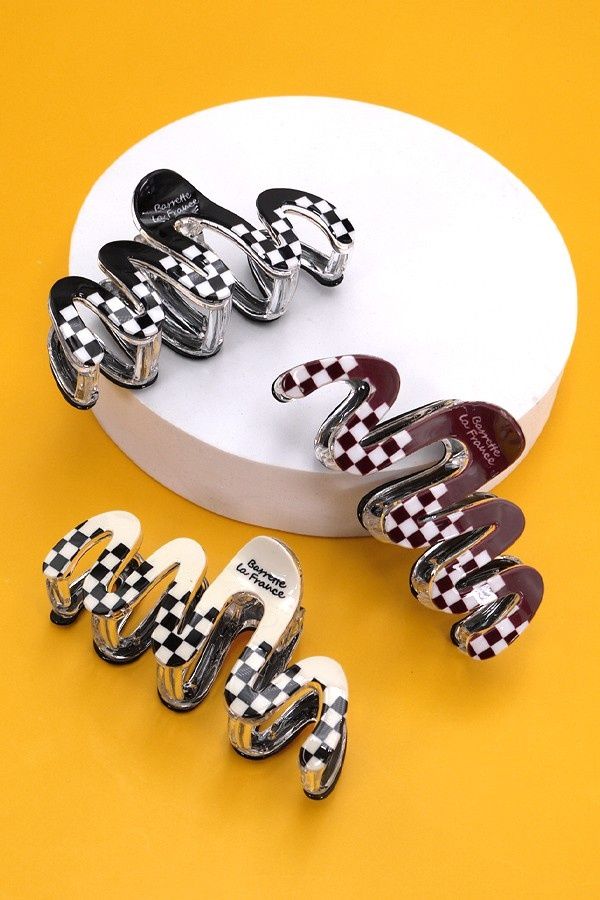 Wavy Checker Claw Clip
