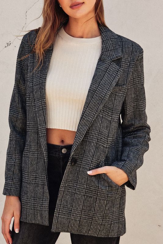 Natalie Checks Out Boyfriend Blazer - Black