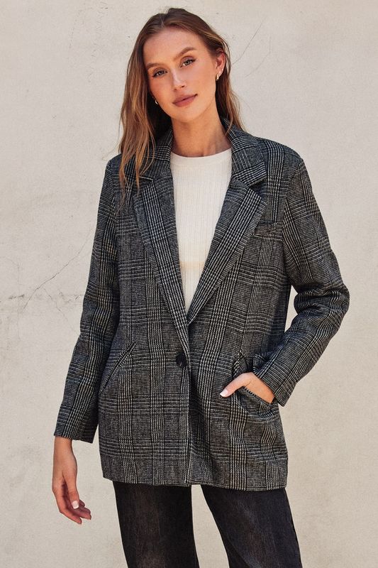 Natalie Checks Out Boyfriend Blazer - Black