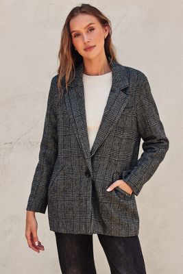 Natalie Checks Out Boyfriend Blazer - Black