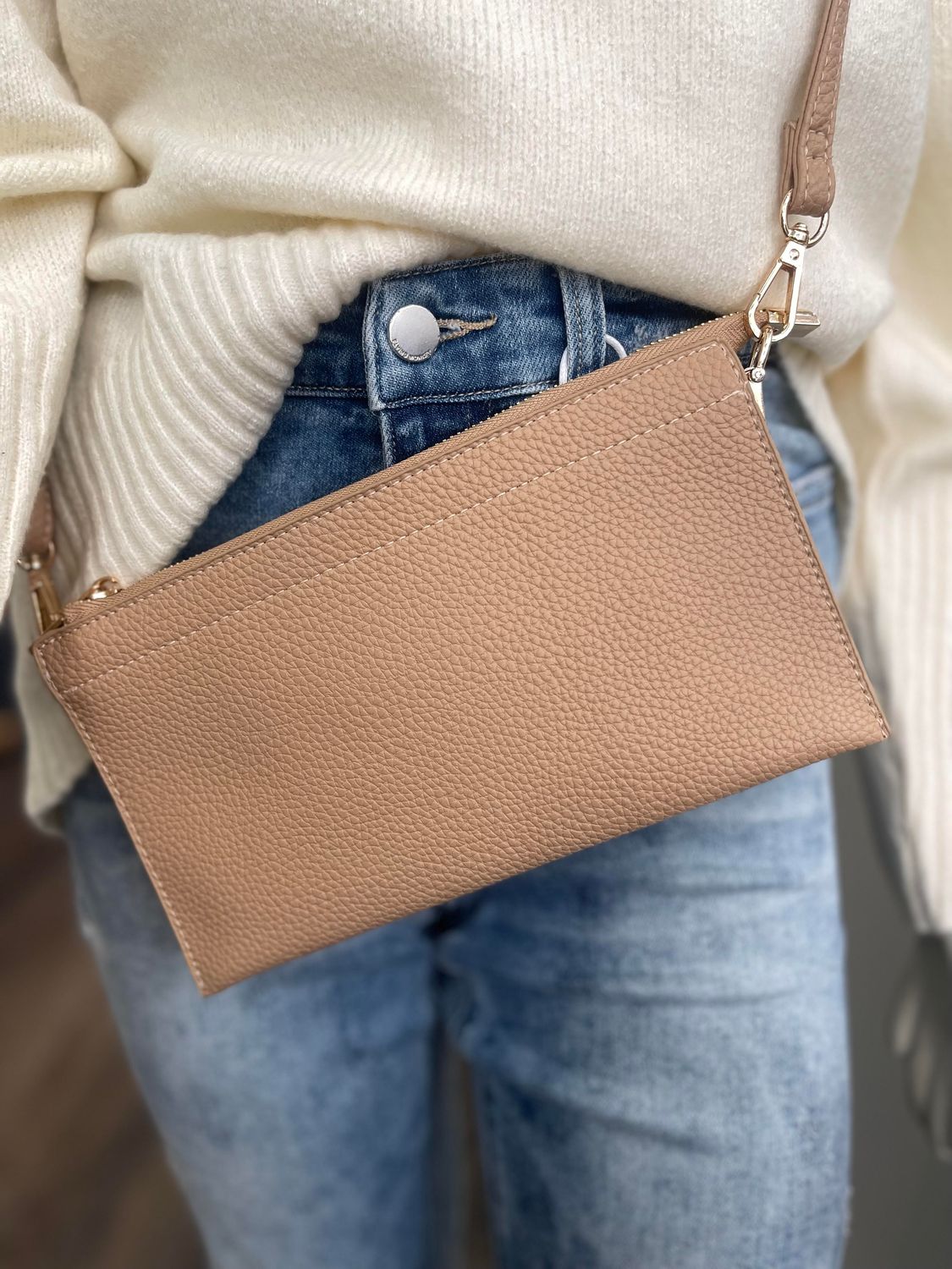 Clutch Crossover (Multiple Colors)