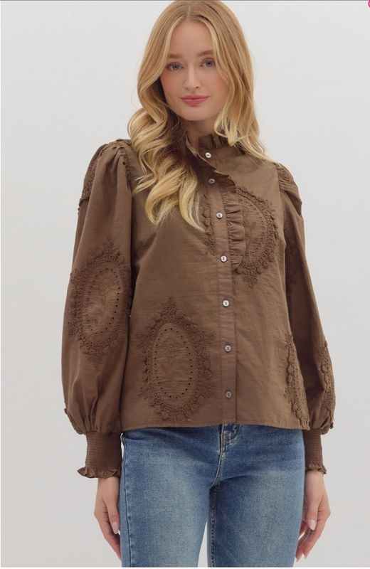 ENTRO | WOMENS TONAL EMBROIDERED BLOUSE W/RUFFLE NECK