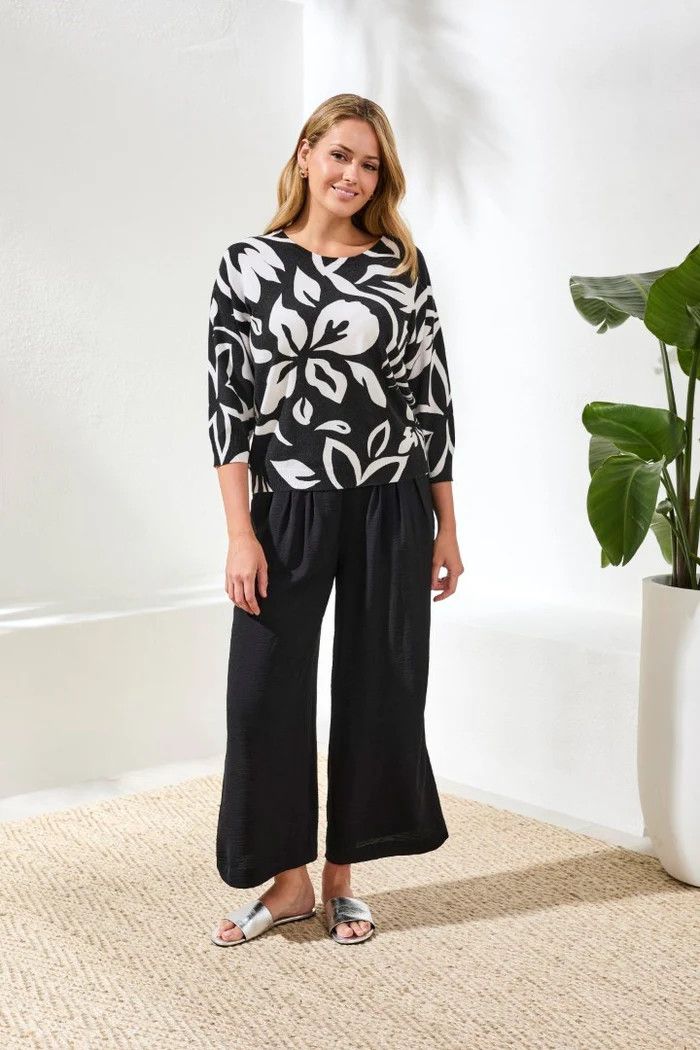 Black/White Floral Soft Knit 3/4 Sleeve Crew nk Sweater | Tribal 2175o-8169-0002